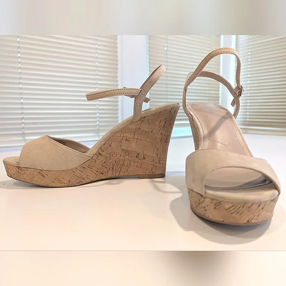 Charles By Charles David Wedge Sandals - Picture 3 of 10